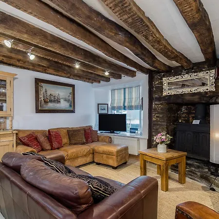 Lantau Cottage: Historic Elizabethan House Very Close To The Looe