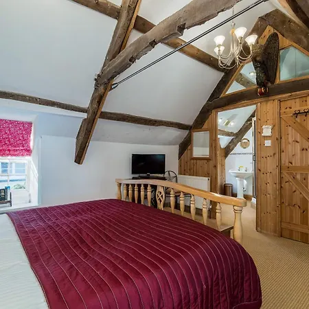 Lantau Cottage: Historic Elizabethan House Very Close To The Holiday home Looe