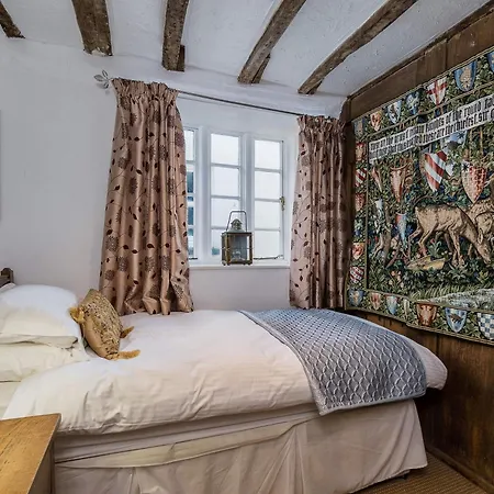 Holiday home Lantau Cottage: Historic Elizabethan House Very Close To The Looe