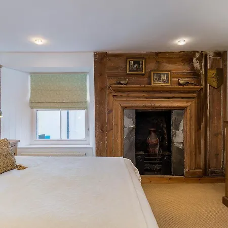 Lantau Cottage: Historic Elizabethan House Very Close To The Holiday home Looe