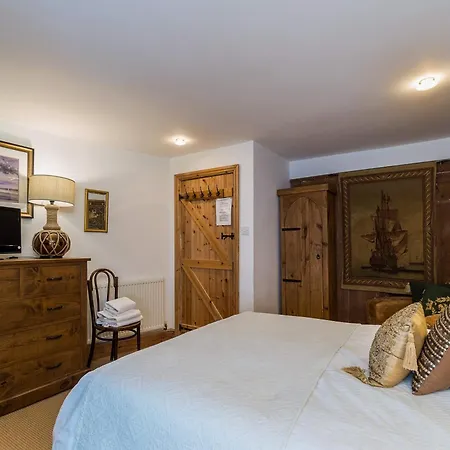 Lantau Cottage: Historic Elizabethan House Very Close To The Holiday home Looe