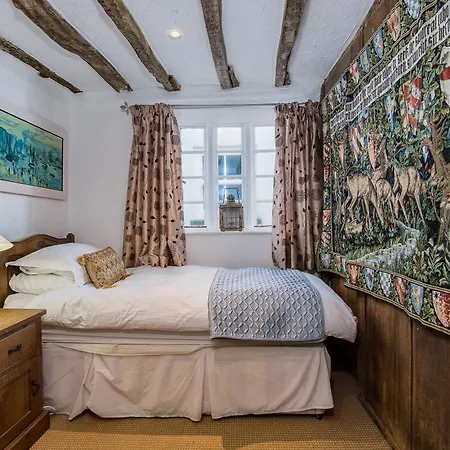 Lantau Cottage: Historic Elizabethan House Very Close To The Looe