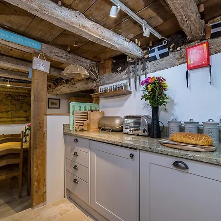 Lantau Cottage: Historic Elizabethan House Very Close To The Looe